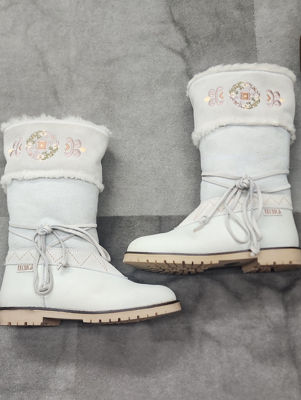 Vtg Tecnica Cream/White Faux-Fur Winter Lace-Up Boots